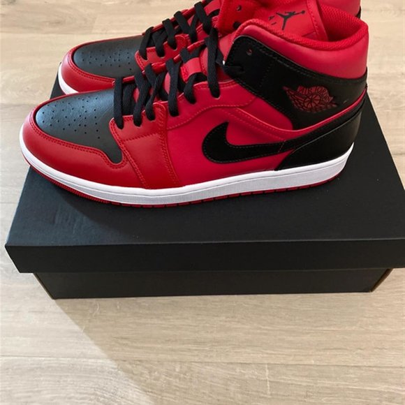 Air Jordan 1 Mid. Brand new.Gym Red/black-White - Picture 2 of 5